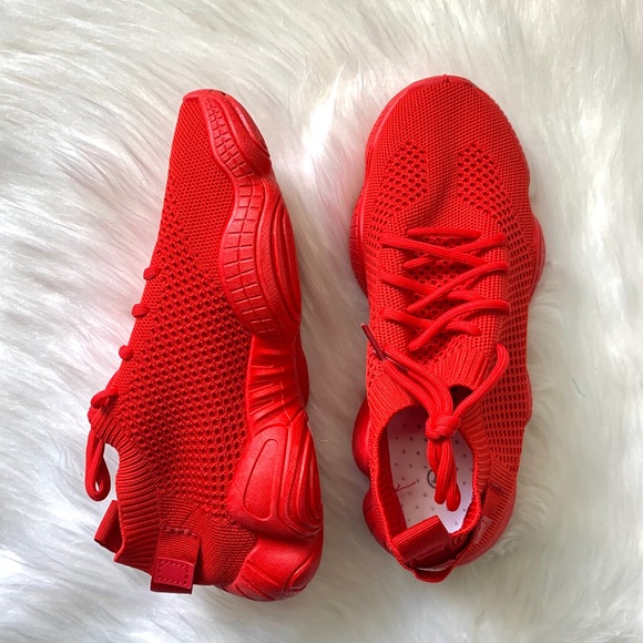 NWT🦋 Red Sneakers 8 - Picture 3 of 4